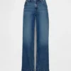 Low-Rise-Jeans im lockeren 90er-Jahre-Stil