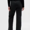 Low-Rise-Jeans im lockeren 90er-Jahre-Stil