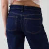 Low-Rise-Jeans im lockeren 90er-Jahre-Stil