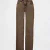 Low-Rise-Jeans im lockeren 90er-Jahre-Stil