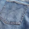 Low-Rise-Jeans im lockeren 90er-Jahre-Stil