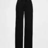 Low-Rise-Jeans im lockeren 90er-Jahre-Stil
