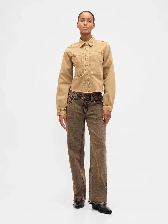 Low-Rise-Jeans im lockeren 90er-Jahre-Stil