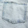 Low-Rise-Jeans im lockeren 90er-Jahre-Stil