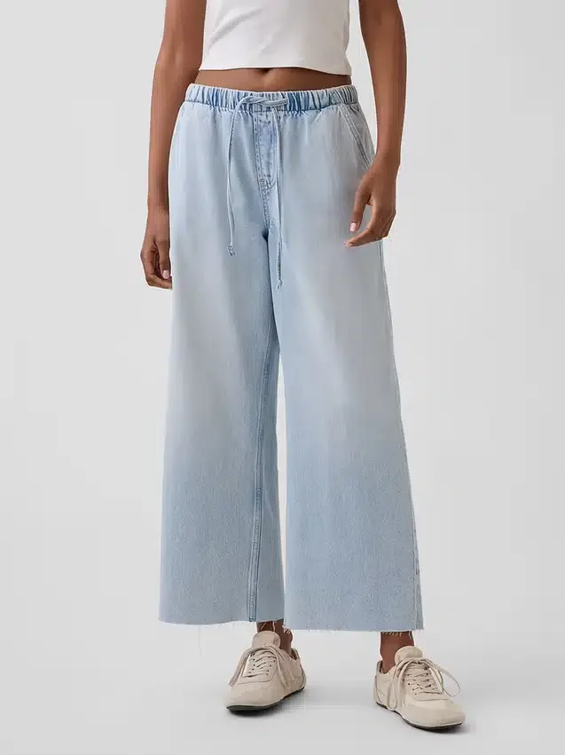 Low-Rise-Jeans im lockeren 90er-Jahre-Stil, verkürzt