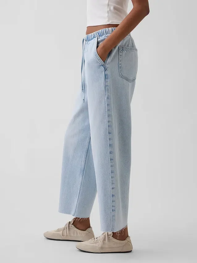 Low-Rise-Jeans im lockeren 90er-Jahre-Stil, verkürzt