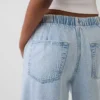 Low-Rise-Jeans im lockeren 90er-Jahre-Stil, verkürzt