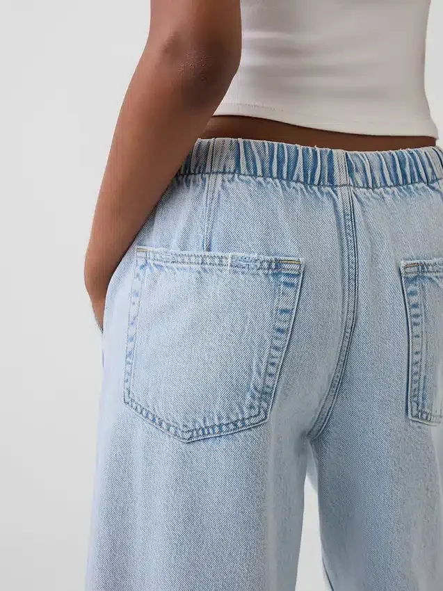 Low-Rise-Jeans im lockeren 90er-Jahre-Stil, verkürzt