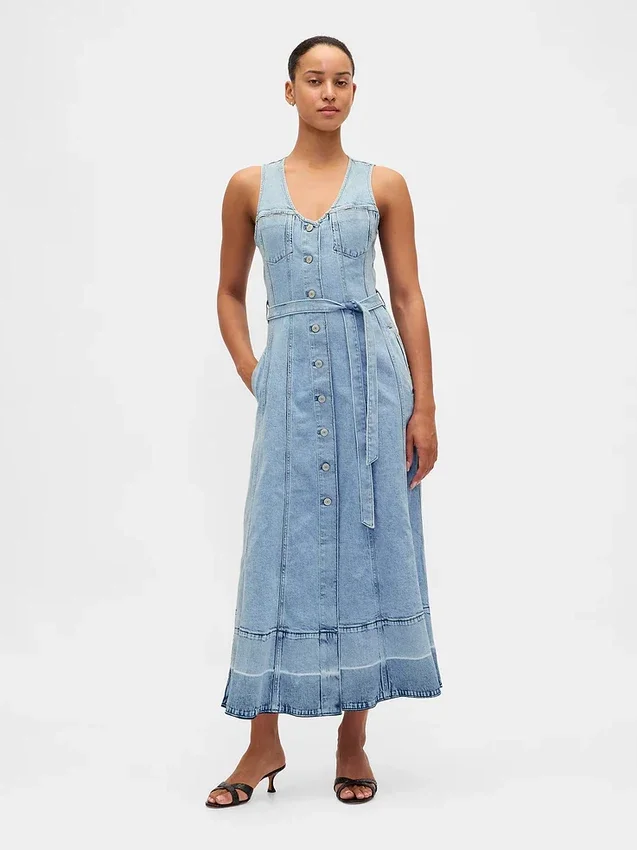 Maxikleid aus Denim mit Bindegürtel und Knopfleiste