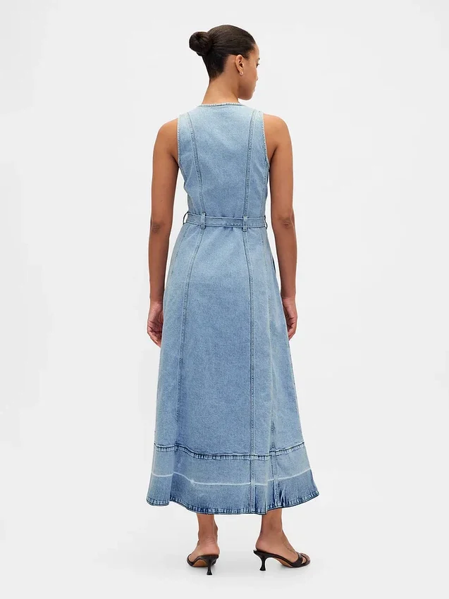 Maxikleid aus Denim mit Bindegürtel und Knopfleiste