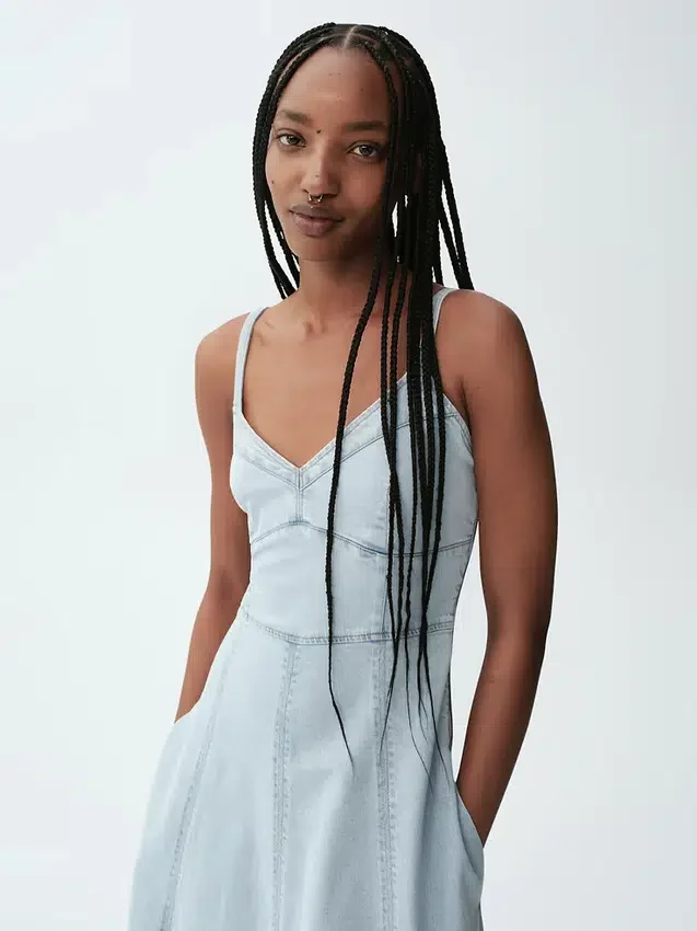 Maxikleid aus Denim mit Korsettnaht