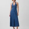Maxikleid aus Denim mit Nähten und Neckholder-Ausschnitt