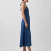 Maxikleid aus Denim mit Nähten und Neckholder-Ausschnitt