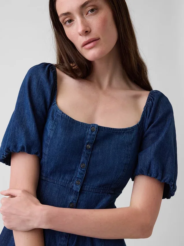 Maxikleid aus Denim mit Puffärmeln und Knopfleiste vorne