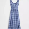 Maxikleid aus kariertem Voile mit gesmokter Taille