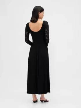 Maxikleid aus verschiedenen Materialien
