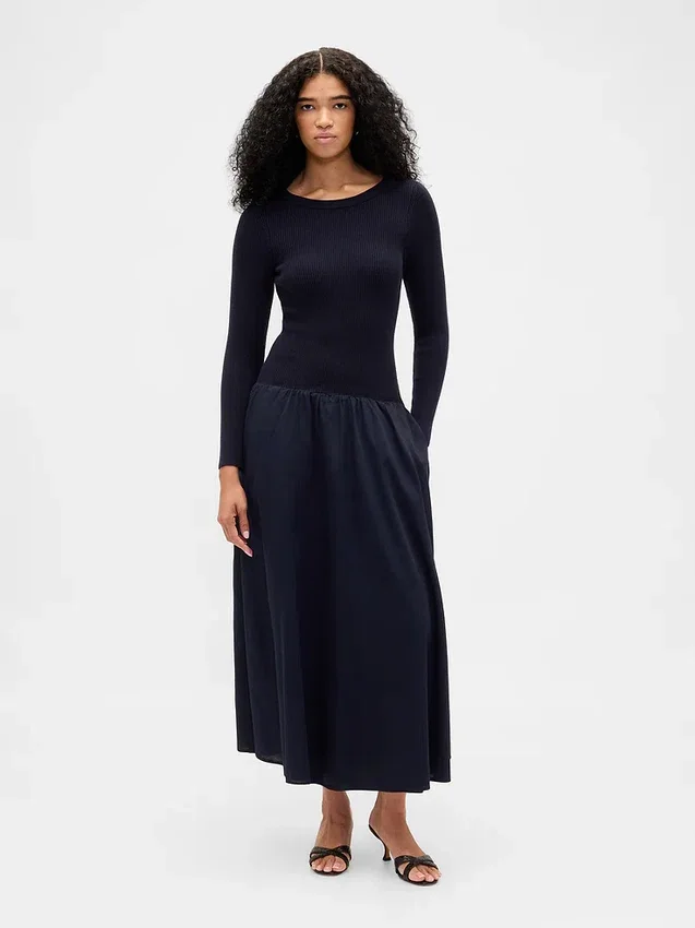 Maxikleid aus verschiedenen Materialien mit tief sitzender Taille