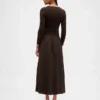 Maxikleid aus verschiedenen Materialien mit tief sitzender Taille