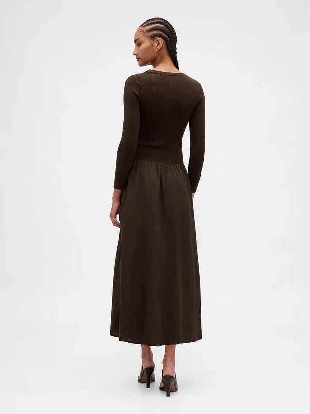 Maxikleid aus verschiedenen Materialien mit tief sitzender Taille