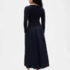 Maxikleid aus verschiedenen Materialien mit tief sitzender Taille