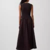 Maxikleid aus verschiedenen Materialien mit tief sitzender Taille