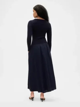 Maxikleid aus verschiedenen Materialien mit tief sitzender Taille