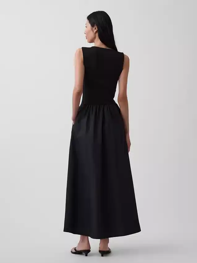 Maxikleid aus verschiedenen Materialien mit tief sitzender Taille