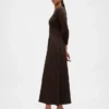 Maxikleid aus verschiedenen Materialien mit tief sitzender Taille