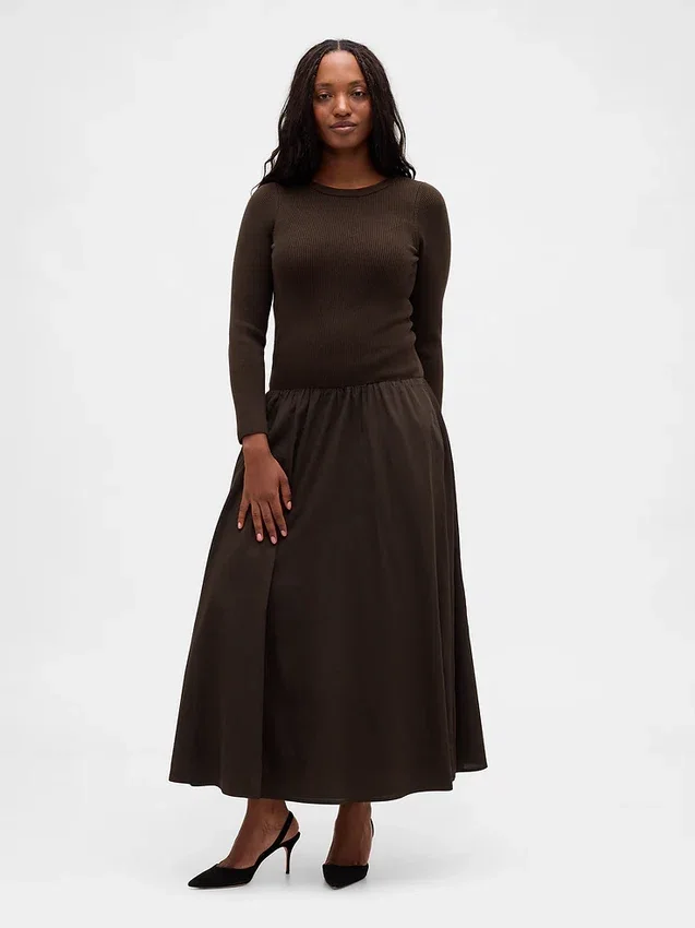 Maxikleid aus verschiedenen Materialien mit tief sitzender Taille