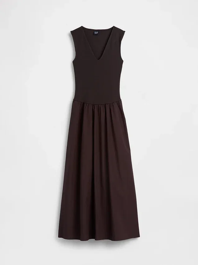 Maxikleid aus verschiedenen Materialien mit tief sitzender Taille