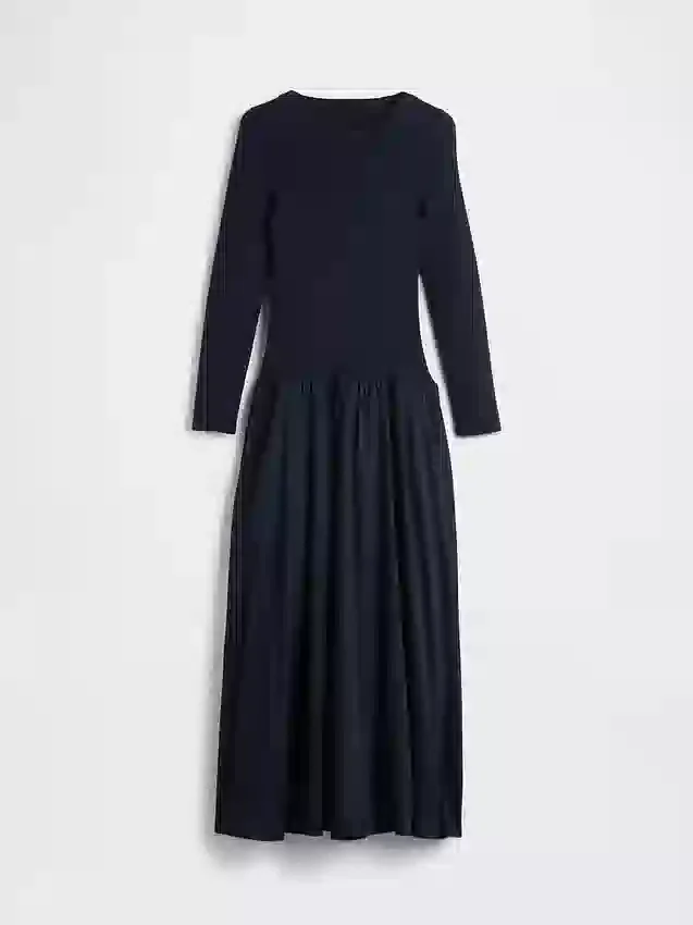 Maxikleid aus verschiedenen Materialien mit tief sitzender Taille