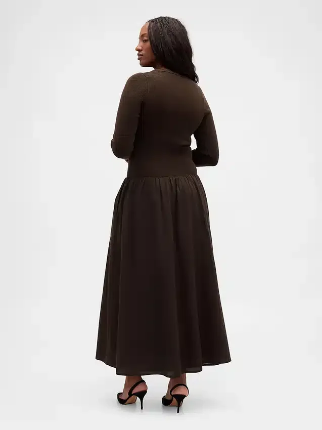Maxikleid aus verschiedenen Materialien mit tief sitzender Taille