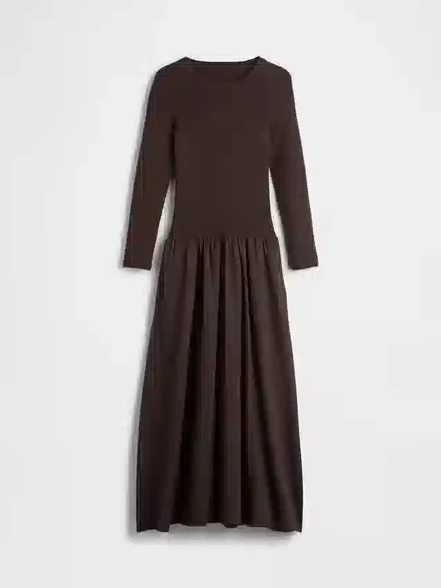 Maxikleid aus verschiedenen Materialien mit tief sitzender Taille
