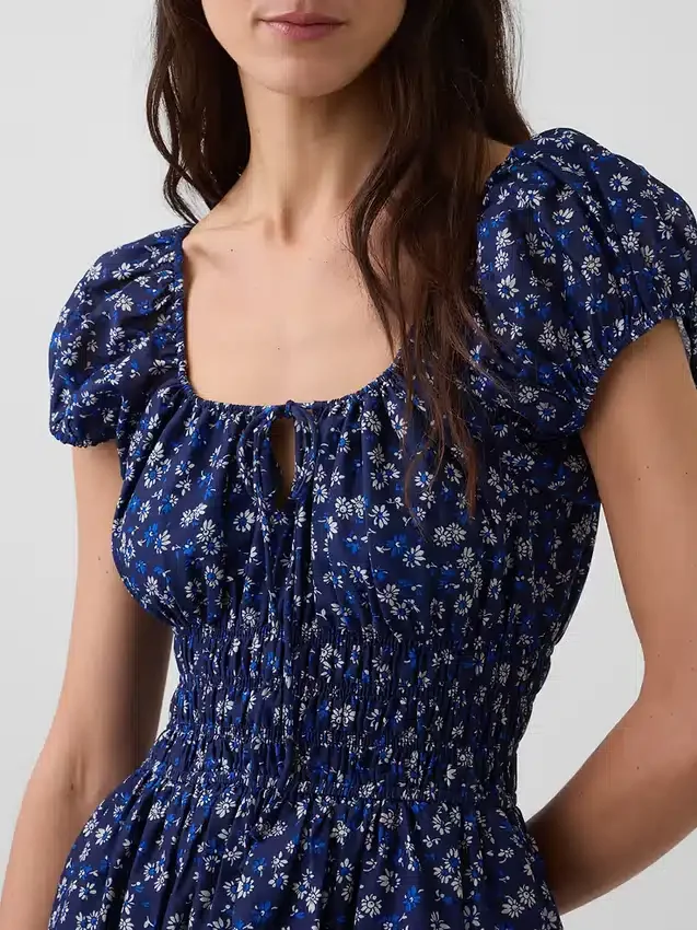 Maxikleid aus Voile mit gesmokter Taille