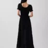 Maxikleid mit bestickten Puffärmeln
