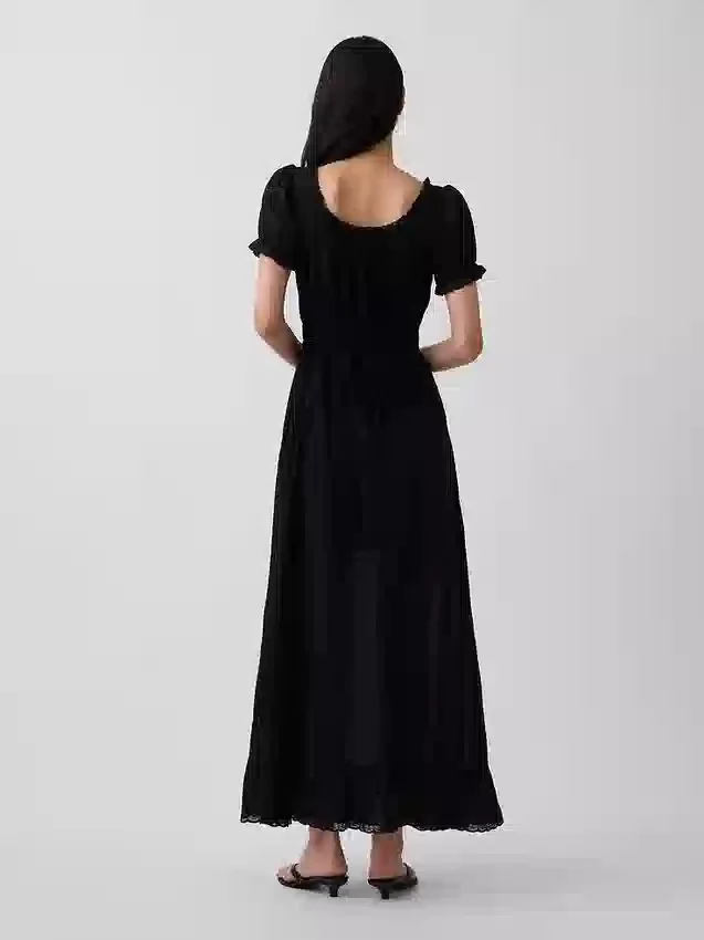 Maxikleid mit bestickten Puffärmeln