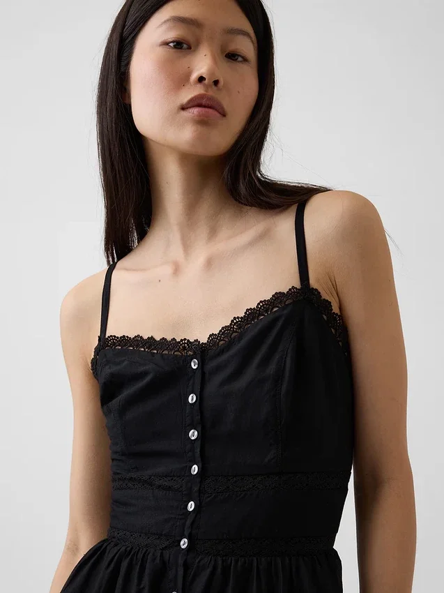 Maxikleid mit Knopfleiste und Spitzenbesatz