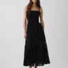 Maxikleid mit Lochstickerei und Stufenschnitt