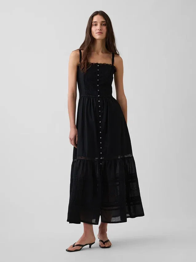 Maxikleid mit Lochstickerei und Stufenschnitt