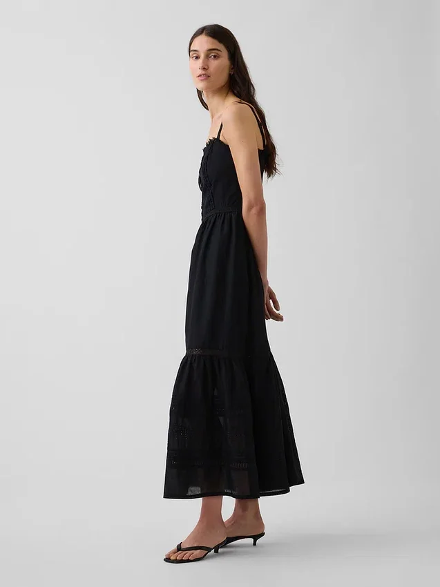 Maxikleid mit Lochstickerei und Stufenschnitt