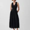 Maxikleid mit Lochstickerei und tiefem Taillenbund