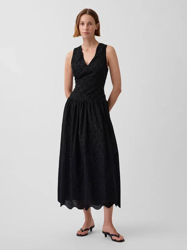 Maxikleid mit Lochstickerei und tiefem Taillenbund