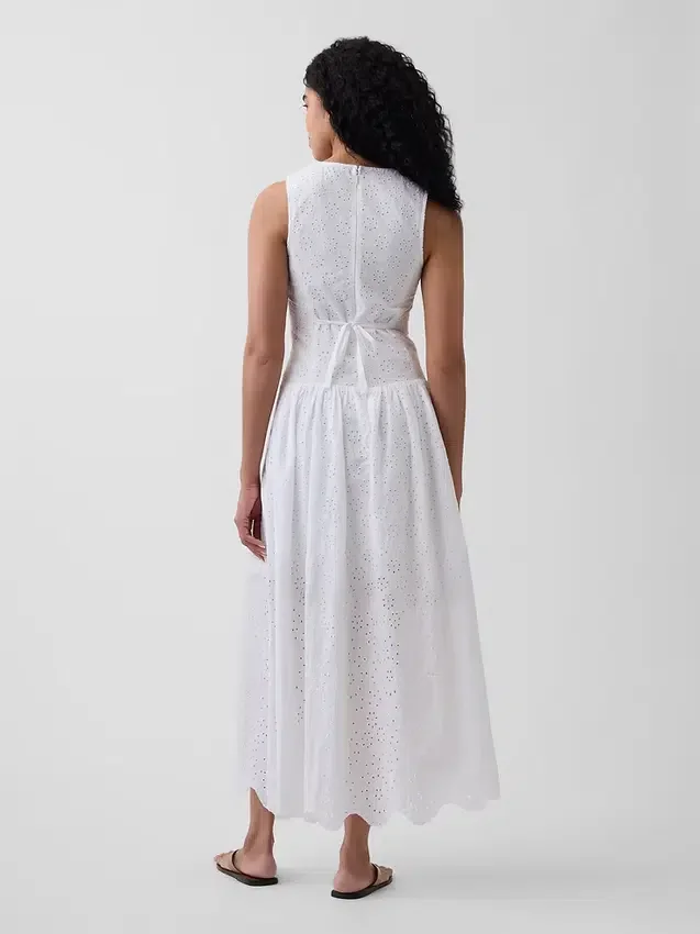 Maxikleid mit Lochstickerei und tiefem Taillenbund