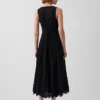 Maxikleid mit Lochstickerei und tiefem Taillenbund