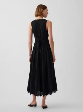 Maxikleid mit Lochstickerei und tiefem Taillenbund