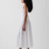 Maxikleid mit Lochstickerei und tiefem Taillenbund