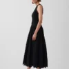 Maxikleid mit Lochstickerei und tiefem Taillenbund