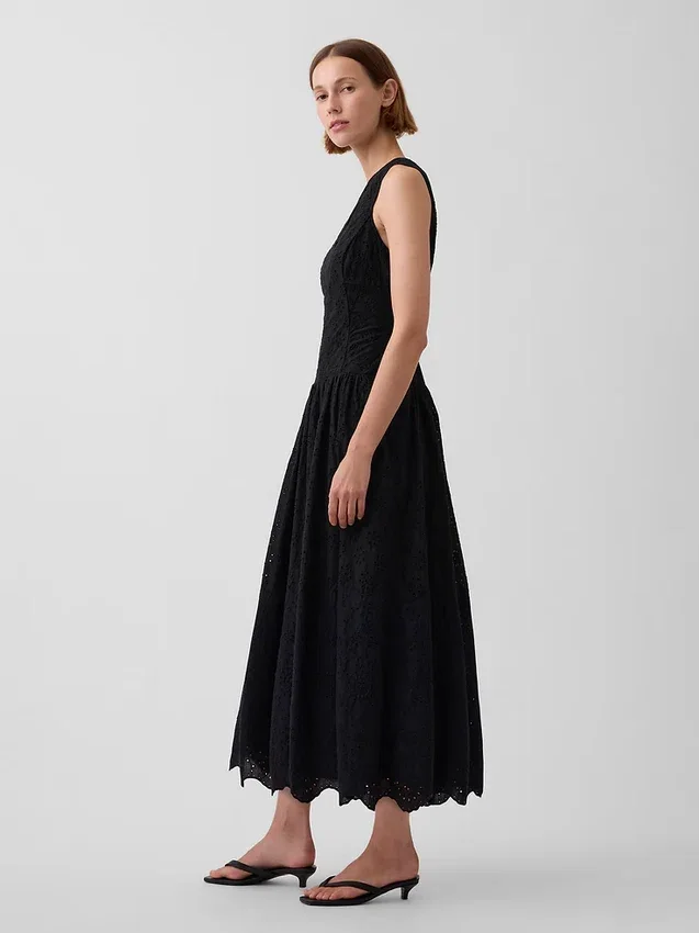 Maxikleid mit Lochstickerei und tiefem Taillenbund