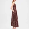 Maxikleid mit Naht und tief sitzender Taille