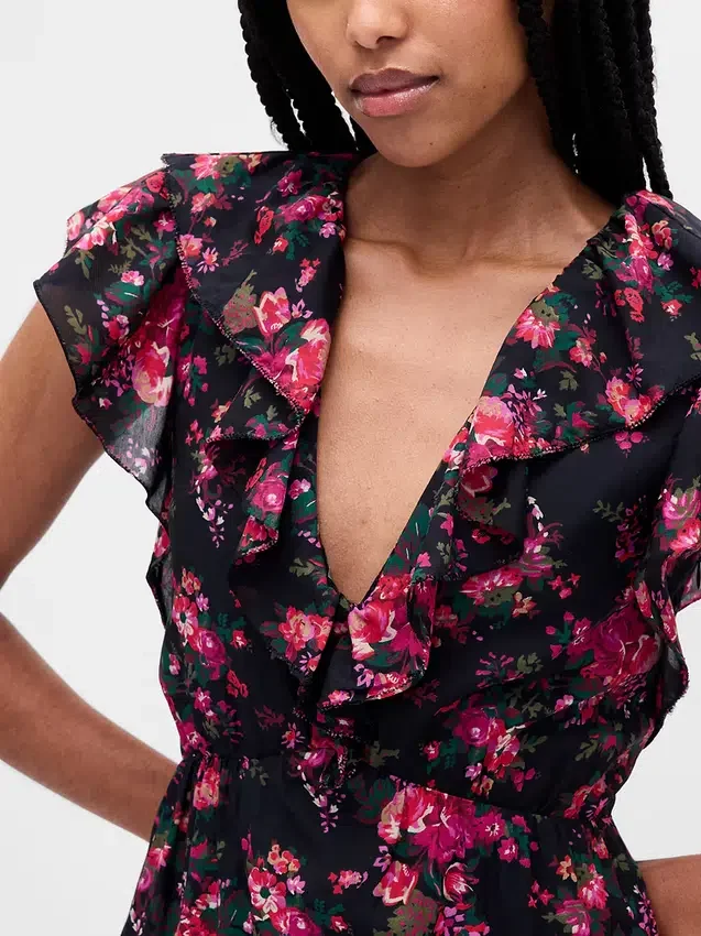 Maxikleid mit Rüschen und V-Ausschnitt